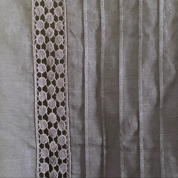 LOFT • Sheer Pleated Peasant Top Cutout Detail - L - Picture 8 of 16